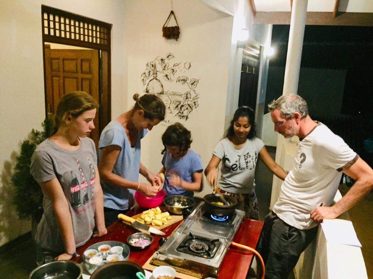 Sweet Home Tourist Rest, Cooking Classes & Tours Anuradhapura Eksteriør billede