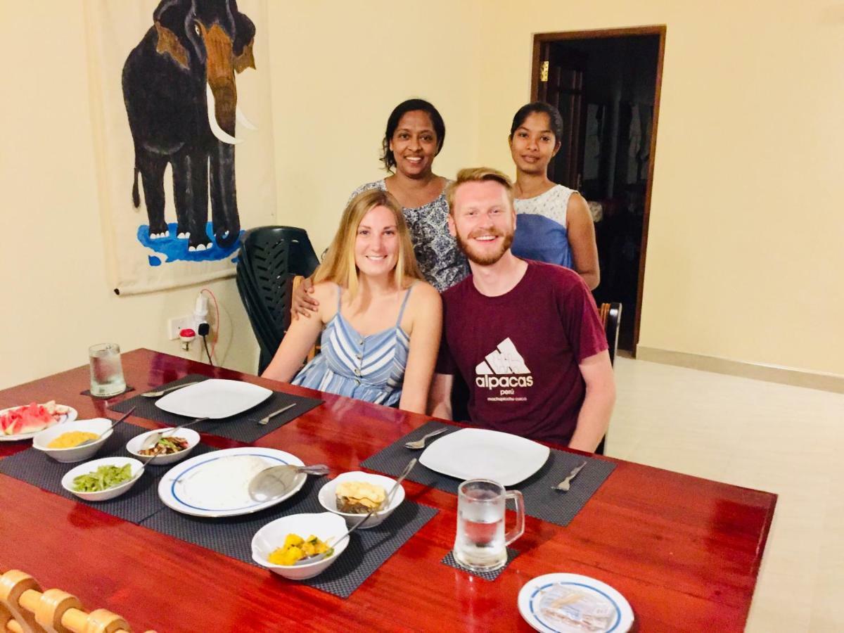 Sweet Home Tourist Rest, Cooking Classes & Tours Anuradhapura Eksteriør billede