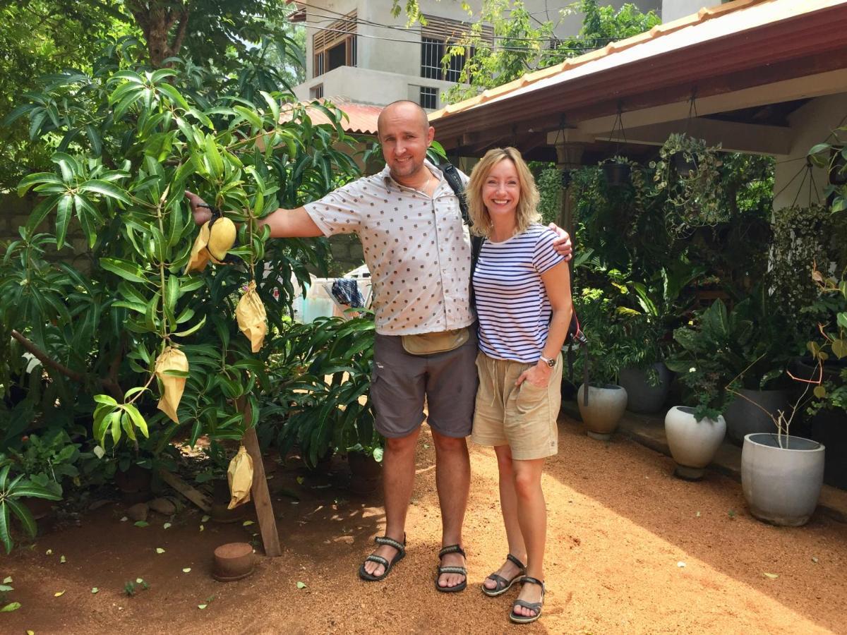 Sweet Home Tourist Rest, Cooking Classes & Tours Anuradhapura Eksteriør billede